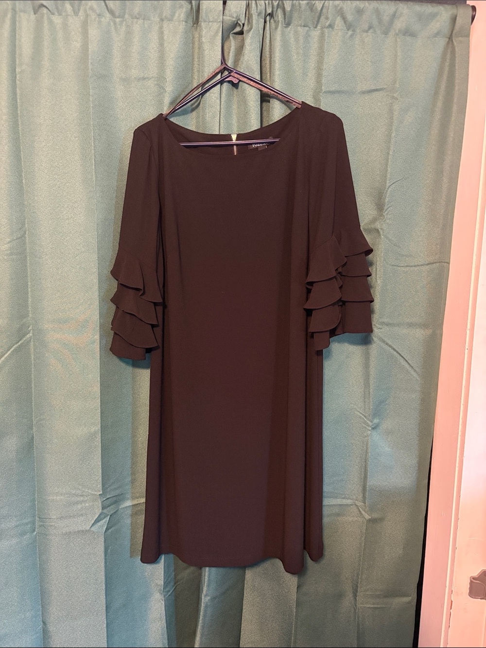 Roz & Ali Black Ruffle-Sleeve Midi Shift Dress